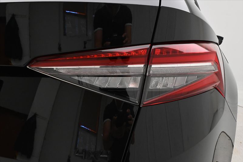 Škoda Kodiaq 2,0 TDI 147kW DSG 4x4 Sport LI - fotka 32 z 33