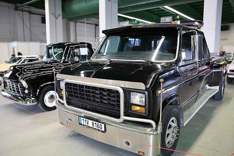 Z autosalonu v Lysé v pátek 1. listopadu 2024.