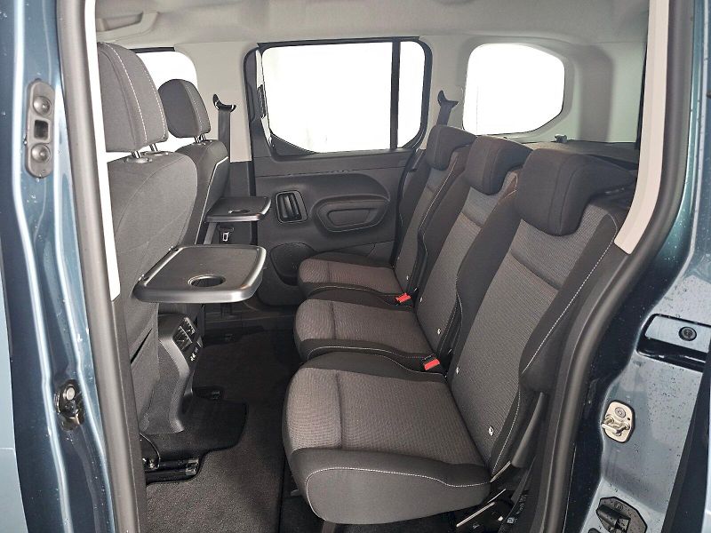 Toyota ProAce City Verso (2025) L1 1.5D 130k FAMILY - fotka 7 z 31