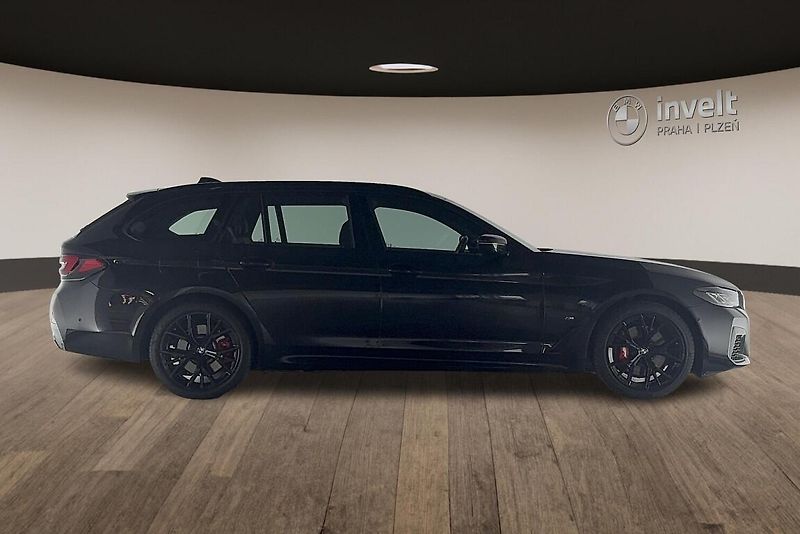 BMW Řada 5 520d xDrive - fotka 2 z 12