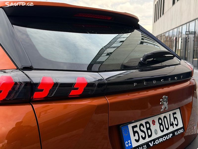 Peugeot 2008 (2020) 1.2 74 kW - fotka 11 z 20