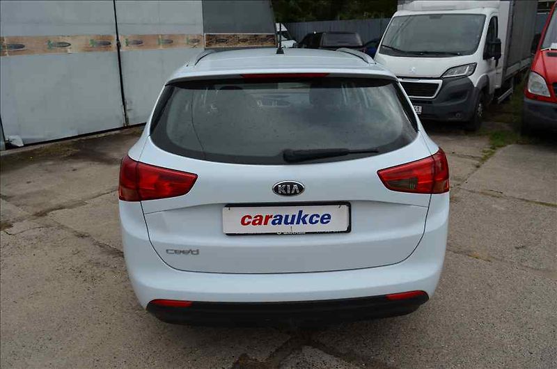 Kia Ceed (2015) COMBI 1,6 - fotka 5 z 19