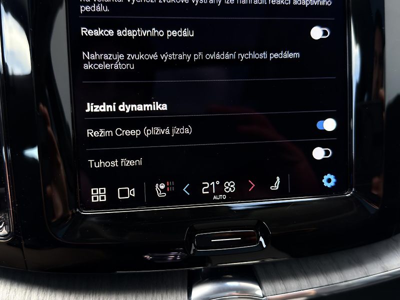 Volvo XC60 T8 AWD RECH.*ULTRA DARK + kola - fotka 40 z 51