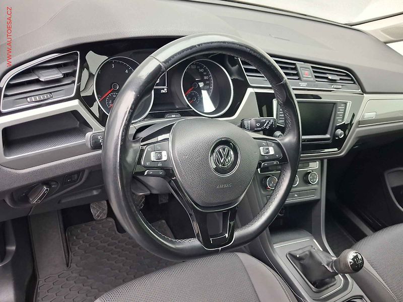 Volkswagen Touran (2016) 1.6TDi, Navi, AC - fotka 12 z 18