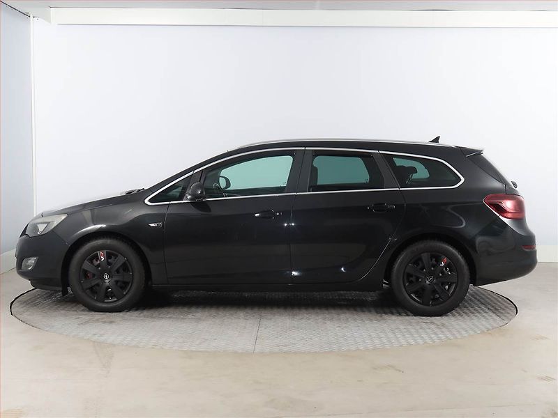 Opel Astra (2012) 1.7 CDTI, po STK, Tažné - fotka 3 z 15