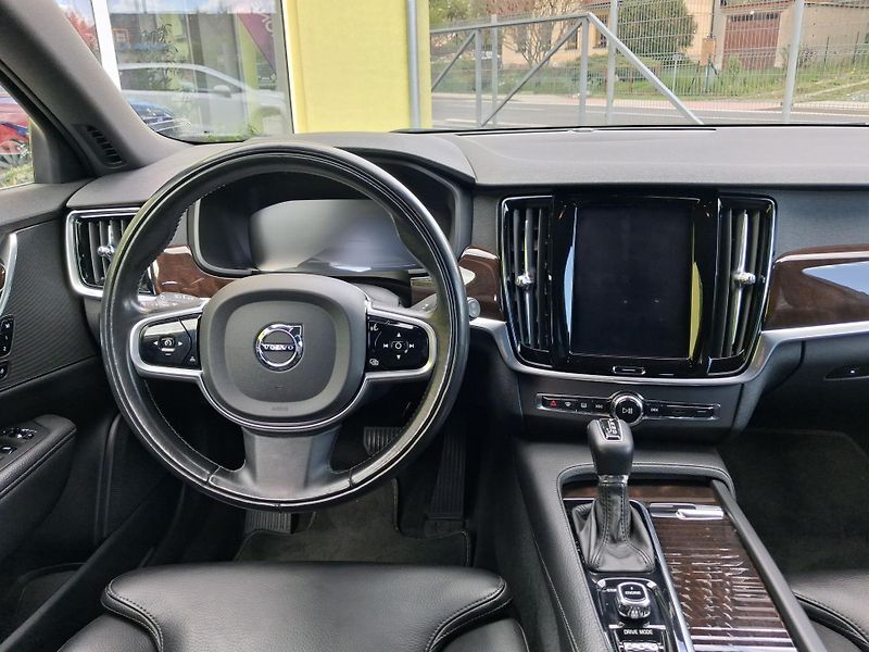 Volvo V90 (2017) 2,0 D5 173kw SERVISKA TOP STAV - fotka 27 z 51