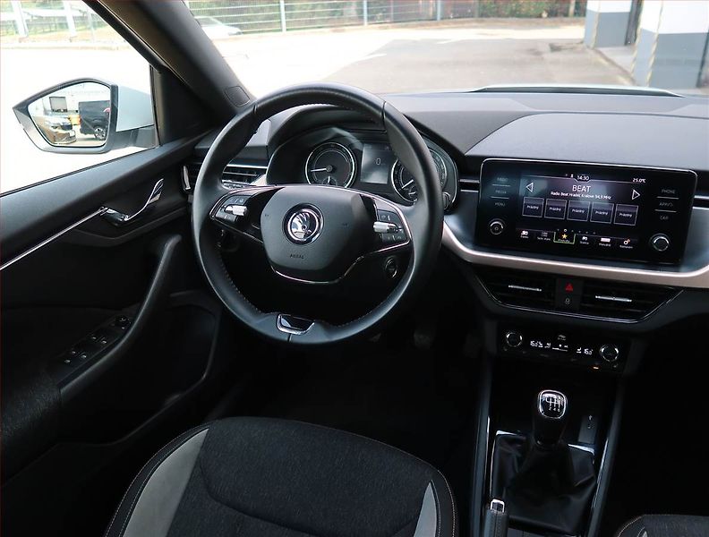 Škoda Kamiq (2021) Style Plus 1.0 TSI, Tempomat - fotka 7 z 24