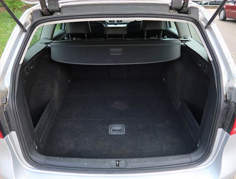Volkswagen Passat (2014) 2.0 TDI, Automat, Navi - fotka 14 z 23