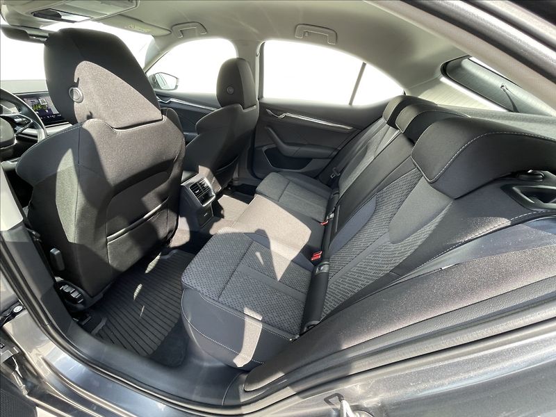 Škoda Octavia 2,0 TDI DSG Style Plus NAVI - fotka 17 z 24