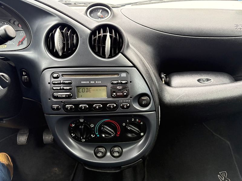 Ford Ka 1.6i, 70kW, Kabrio - fotka 8 z 12