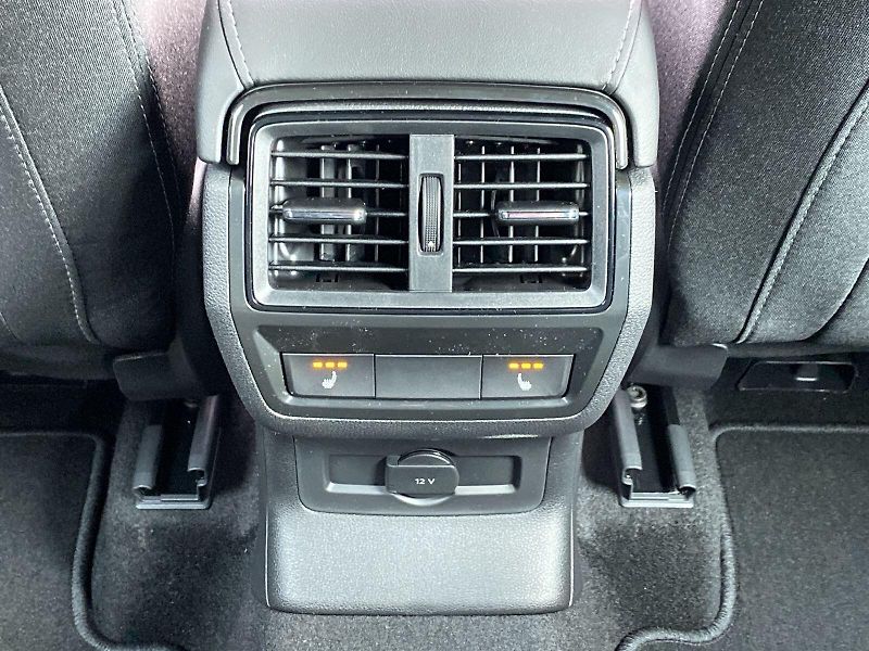 Škoda Karoq (2026) 2.0 TDI 4x4 DSG SportLine - fotka 29 z 38