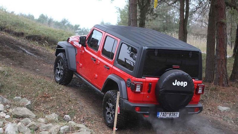 Ve standardním provedení umí nový Wrangler projet až 76 cm hluboký brod. Jednoduchým zvýšením sání z něj ale uděláte ponorku.