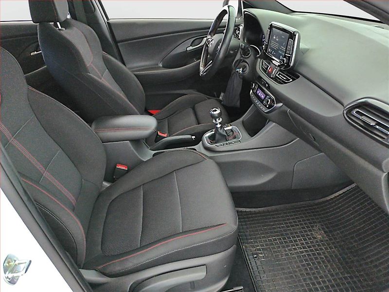 Hyundai i30 (2021) N-Line 1.5 T-GDI MHEV - fotka 9 z 17