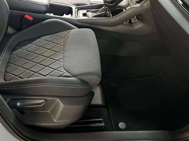 Škoda Karoq (2024) 2.0 TDI 110kW Sportline 4x4 DS - fotka 12 z 20