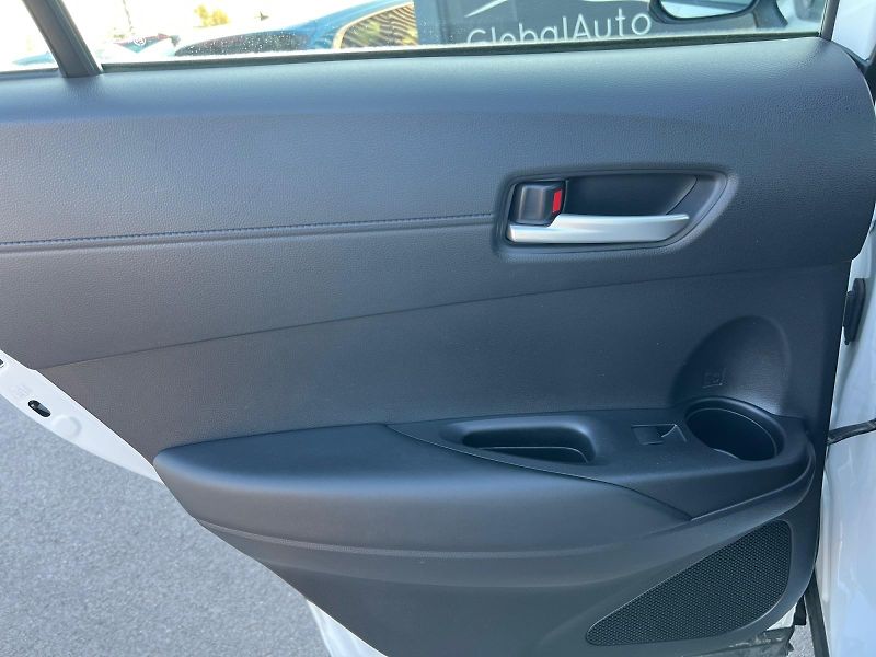 Toyota Corolla Cross (2023) HYBRID 146kW e-CVT 4X4 DPH - fotka 21 z 29