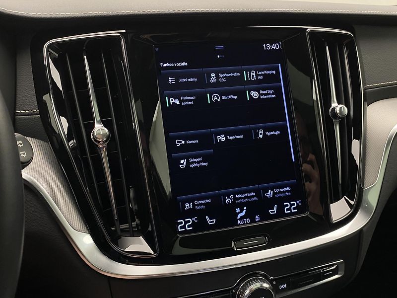 Volvo V60 B4 DARK PLUS AUT  - fotka 38 z 45
