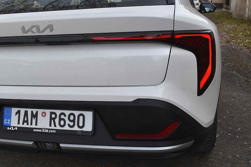 Kia K4 je nepochybně přitažlivý vůz.