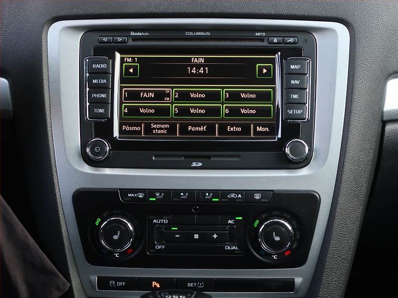Škoda Octavia (2011) RS 2.0 TDI, Automat, Navi - fotka 12 z 16