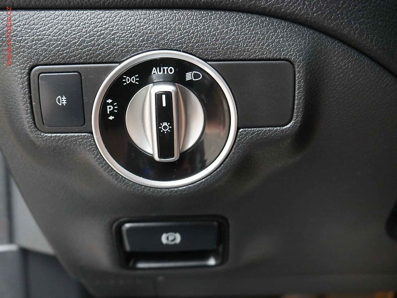 Mercedes-Benz GLA (2016) 250 4Matic 4Mat, ČR, AT - fotka 15 z 16
