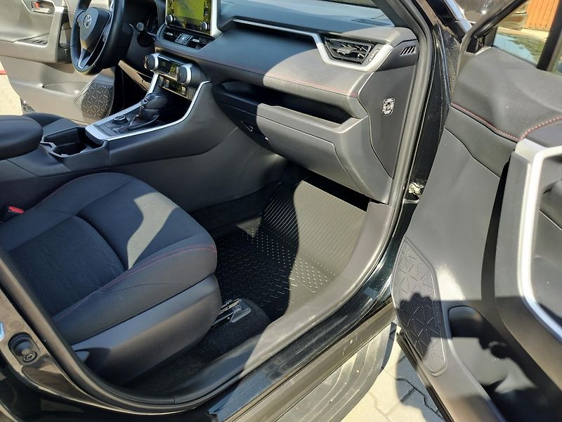 Toyota RAV4 2.5 4x4, plug in hybrid - fotka 21 z 29