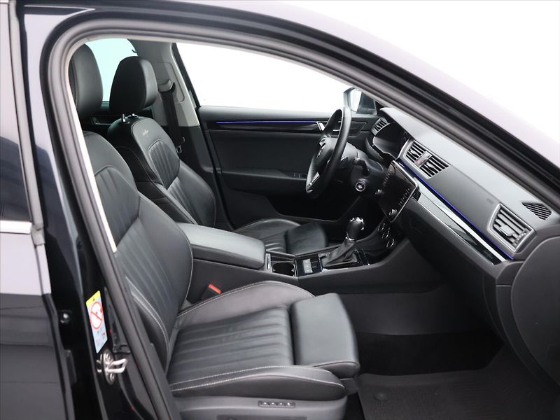 Škoda Superb 2,0 TDI 140kW DSG 4x4 L&K DPH - fotka 13 z 40