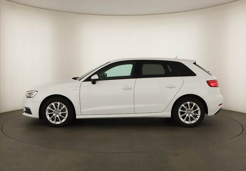 Audi A3 (2017) e-tron, Automat, Navi - fotka 3 z 21