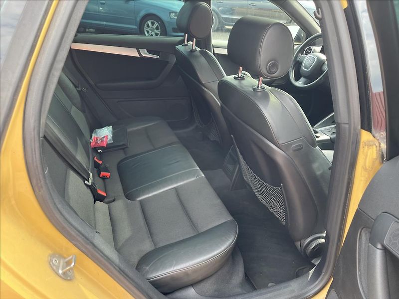 Audi A3 3,2 i V6 184KW 4x4  Sportback - fotka 12 z 45