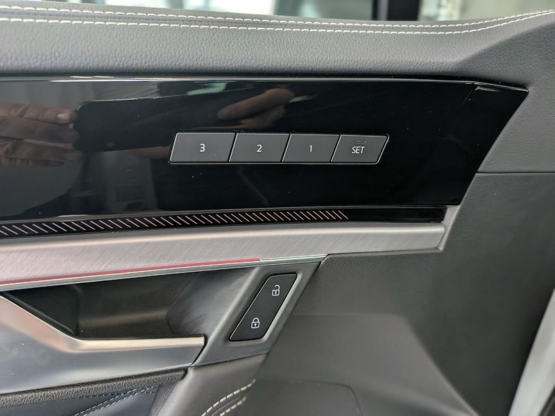 Volkswagen Touareg TDI 210kW R-Line HuD Pano NezT - fotka 9 z 24