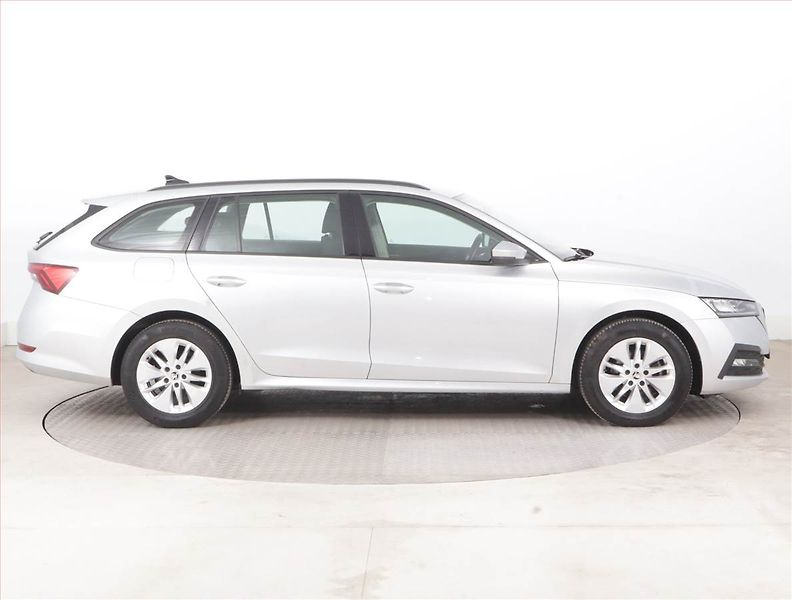 Škoda Octavia (2022) Ambition 2.0 TDI, ČR,1.maj - fotka 6 z 15