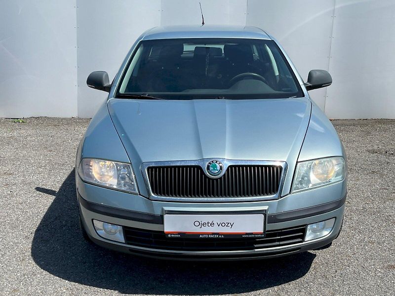 Škoda Octavia (2011) 1.6 MPI Tour Trumf Combi - fotka 18 z 24
