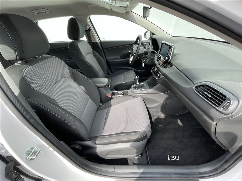 Hyundai i30 1,5 CVVT Combi Comfort - fotka 17 z 23