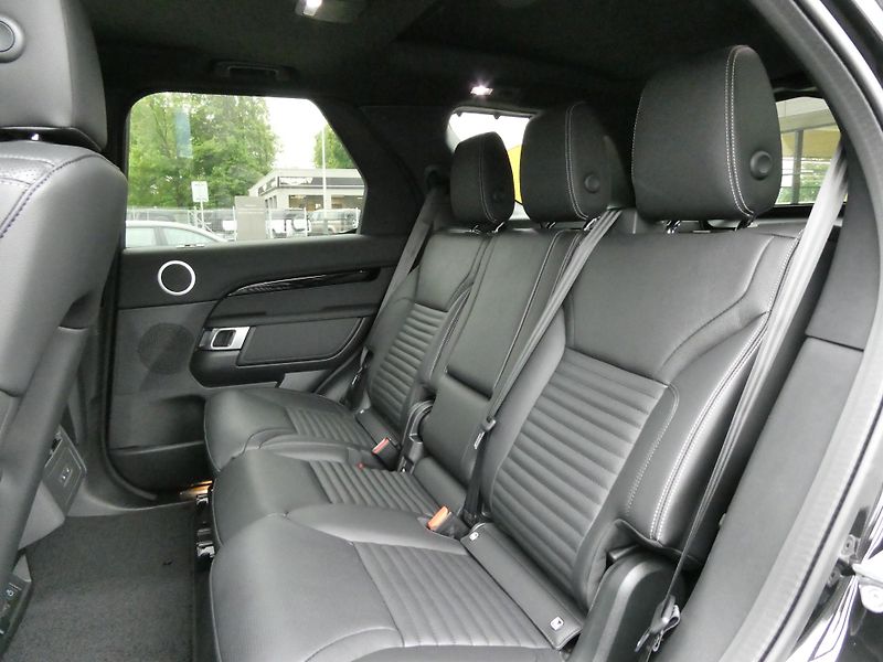 Land Rover Discovery 5 3,0  S D250 - fotka 16 z 36