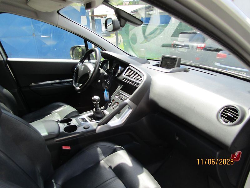 Peugeot 3008 (2015) 1,6 HDi panorama, navi - fotka 7 z 29