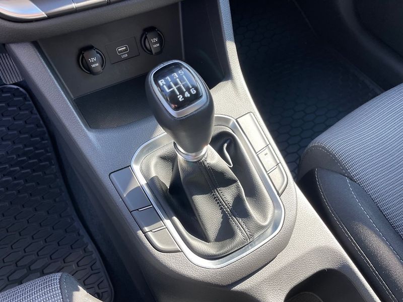 Hyundai i30 1,0 T-GDi Family Comfort, ČR - fotka 27 z 34