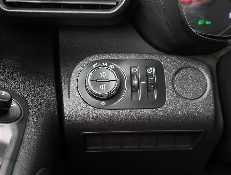 Opel Combo (2022) Maxi 1.5 CDTI, 3Místa, ČR, DPH - fotka 15 z 17