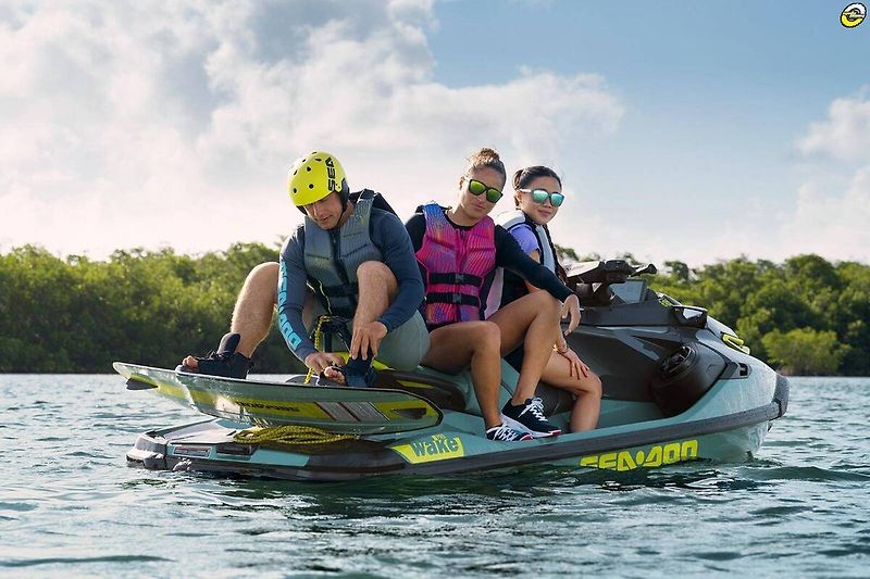 Sea Doo (2027) WAKE 230 PRO 3-up 230hp Audio - fotka 5 z 9