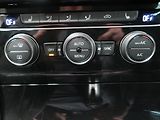 Volkswagen Golf 2,0 TSI 180kW GTI Performance - náhled 27