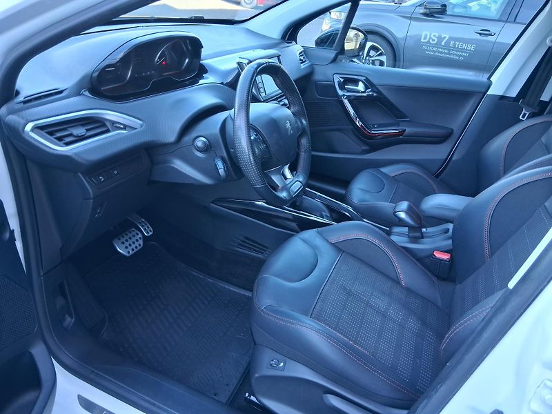 Peugeot 2008 GT LINE 1.2 PureTech 81 kW - fotka 10 z 30