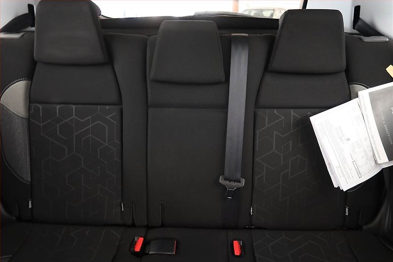 Peugeot 2008 (2017) 1.2 PureTech, Serv.kniha - fotka 10 z 17