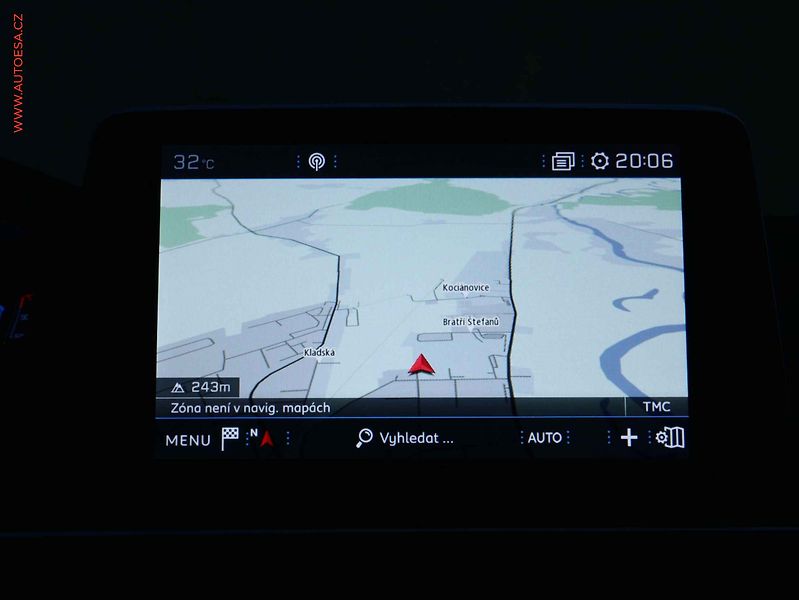 Peugeot 3008 (2019) 1.5 HDi, Allure, TZ, navi - fotka 12 z 19