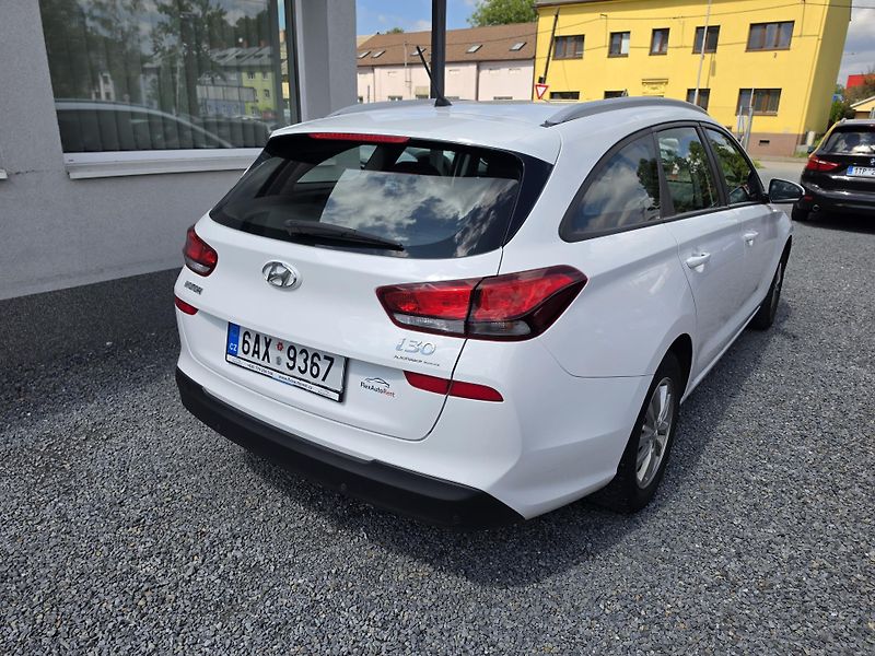 Hyundai i30 1.4i  - fotka 4 z 20