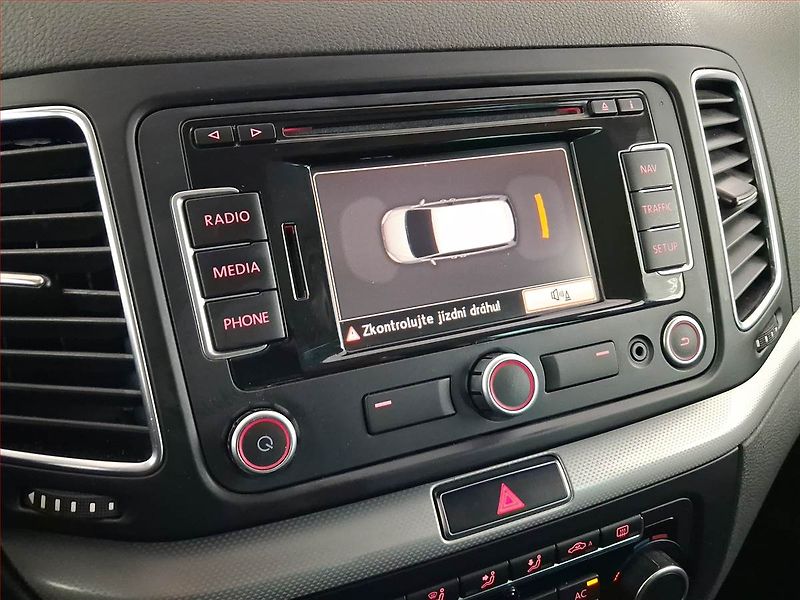 Volkswagen Sharan (2011) 2.0 TDI, Serv.kniha, Navi - fotka 21 z 22