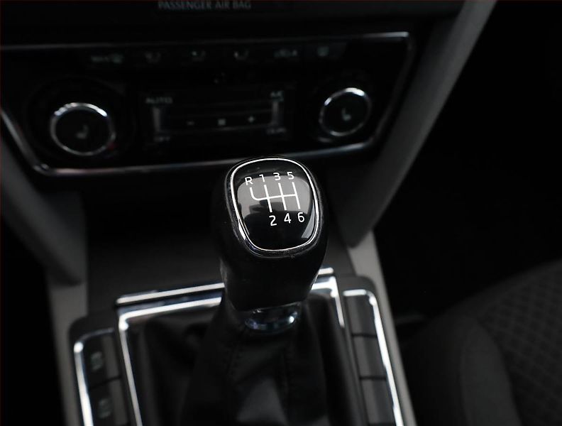 Škoda Superb (2015) Ambition 1.4 TSI, Serv.kniha - fotka 12 z 20