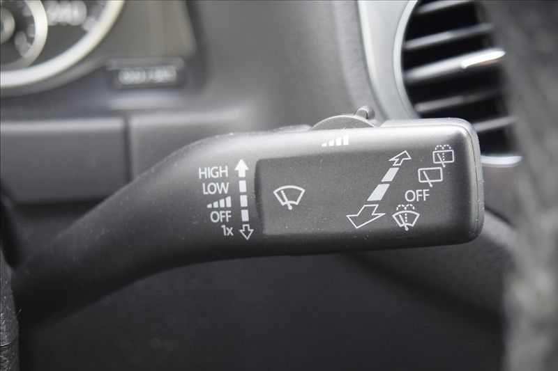 Volkswagen Tiguan 2,0 TDi 81KW R-LINE - fotka 36 z 51