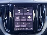 Volvo XC60 B5 AWD /1. maj / výhřev + kola - náhled 33