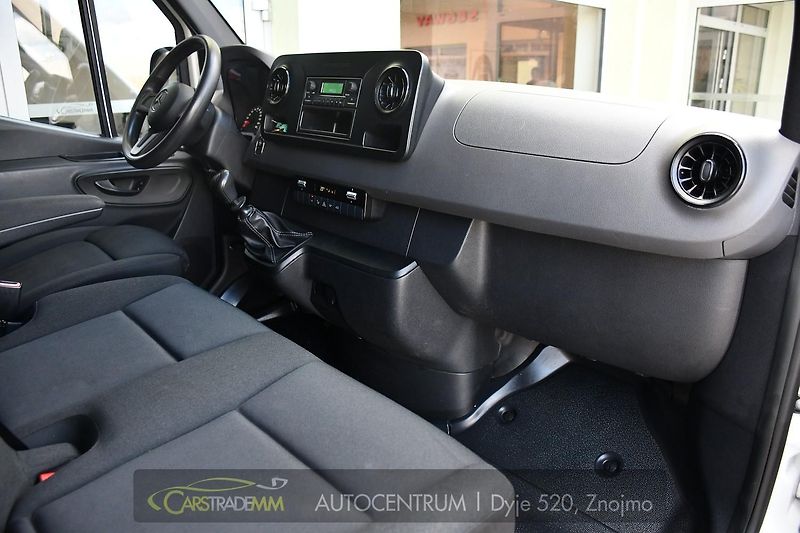 Mercedes-Benz Sprinter 211 CDI L2H2 (W907) 155k - fotka 12 z 37