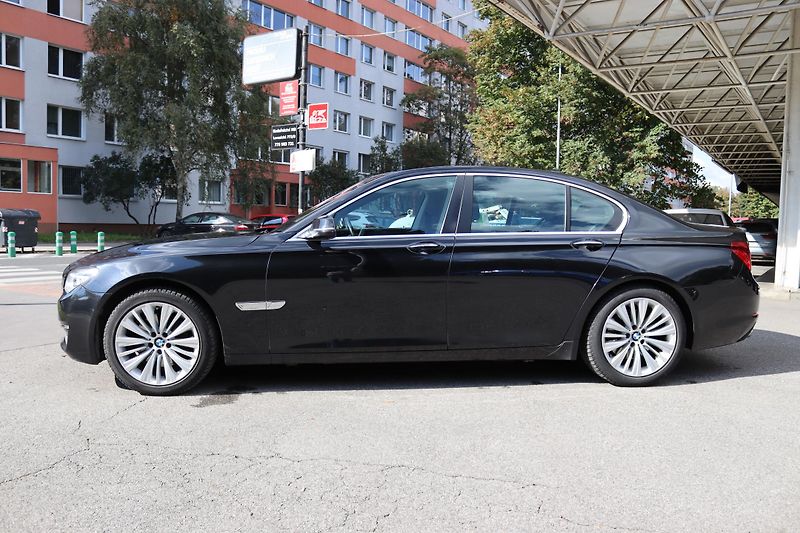 BMW Řada 7 730D XDRIVE F01 190kW - fotka 15 z 48