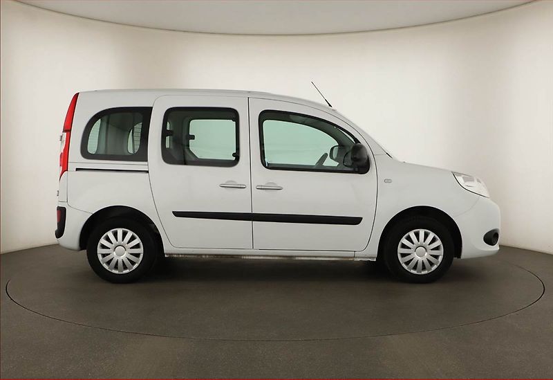 Renault Kangoo (2021) Zen 1.5 dCi, 5Míst, ČR, 1Maj - fotka 6 z 12
