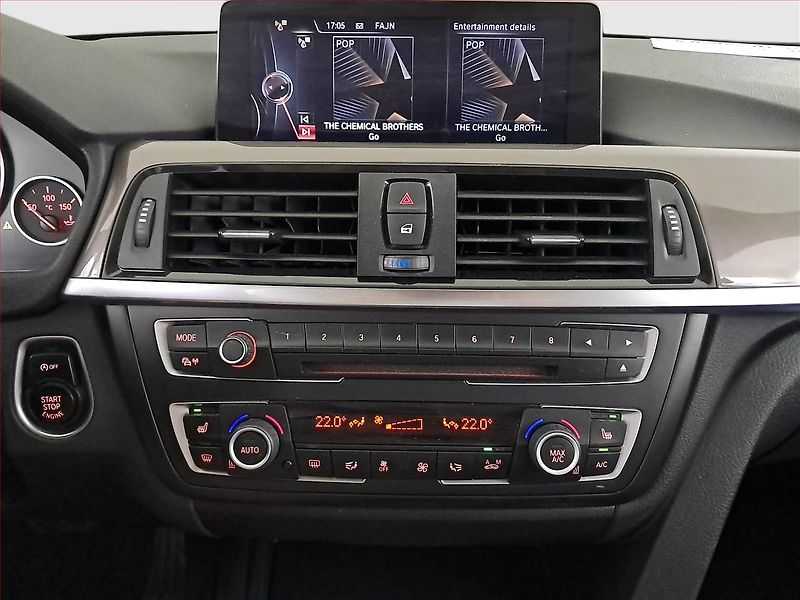 BMW Řada 3 (2014) Modern Line 330 d xDrive, 4X4 - fotka 12 z 22
