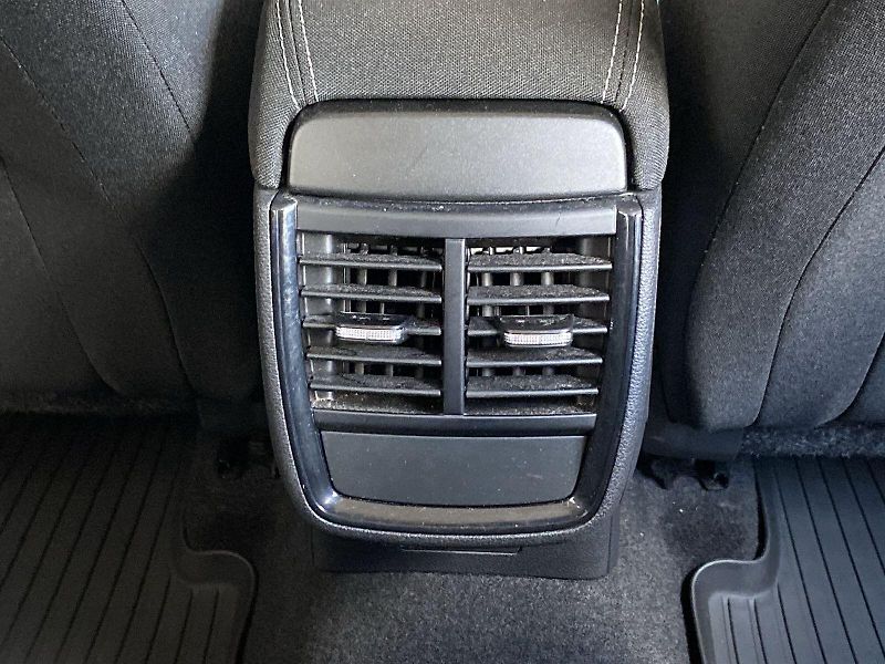 Škoda Kamiq (2023) 1.0 TSI Ambition - fotka 25 z 32